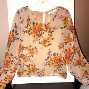 ❤️Orange and beige flower blouse in a size medium